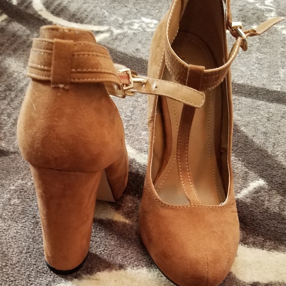 SOLD: Tan suede heels 6.5 - Picture 2 of 5